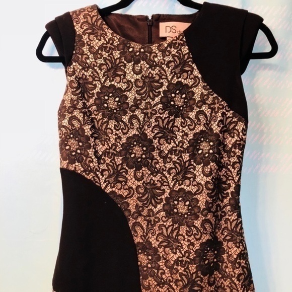 Mini dress with lace detail - Picture 2 of 2